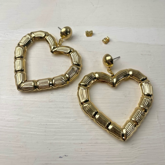 Icing Sensitive Solutions Gold Ribbed Heart Drop Stud Earrings - Picture 3 of 8